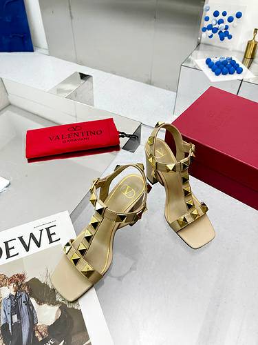 Picture of Valentino Shoes Women _SKUfw111036528fw